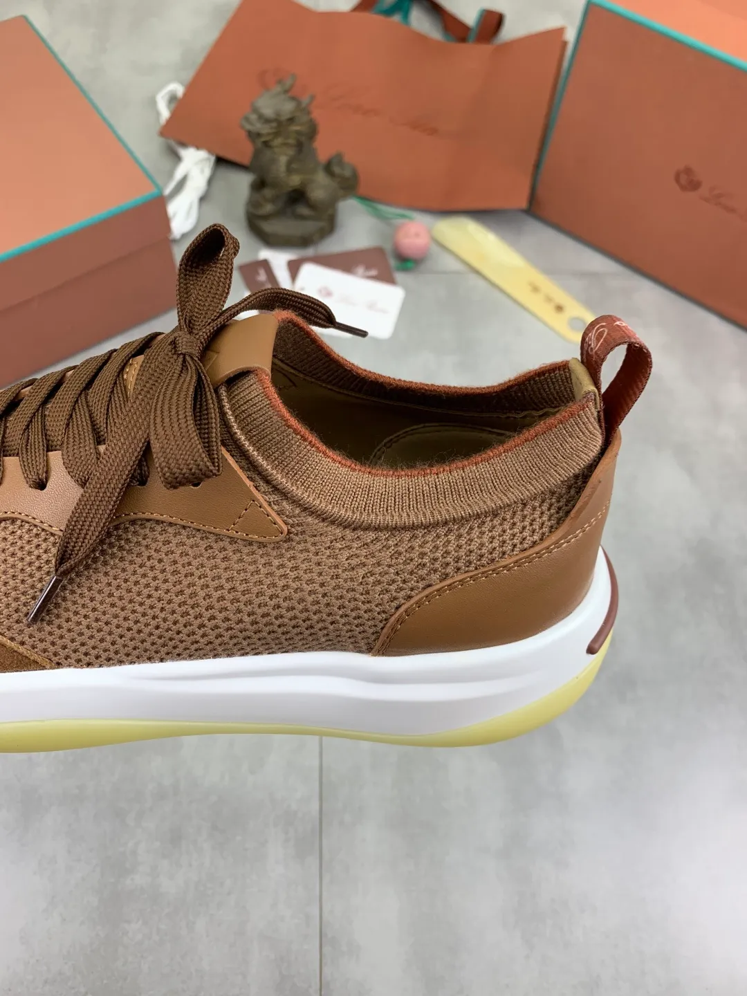 Men's Men's Shoes 💰P620 New 💰High Quality Latest Casual Shoes Loro Piana 💯Top Authentic Grade💯Buy the original 1:1 copy💯 Founded the existing Loro Piana company on April 24, 1924. It is now the sixth generation of family business, providing top quality products to customers who are discerning about taste and quality. Imported original fly woven fabric with cowhide fabric, plain calfskin lining, hand-stitched thread with cowhide feet, original packaging, code number: 38-44 (customized for 45 and 46), seven colors available